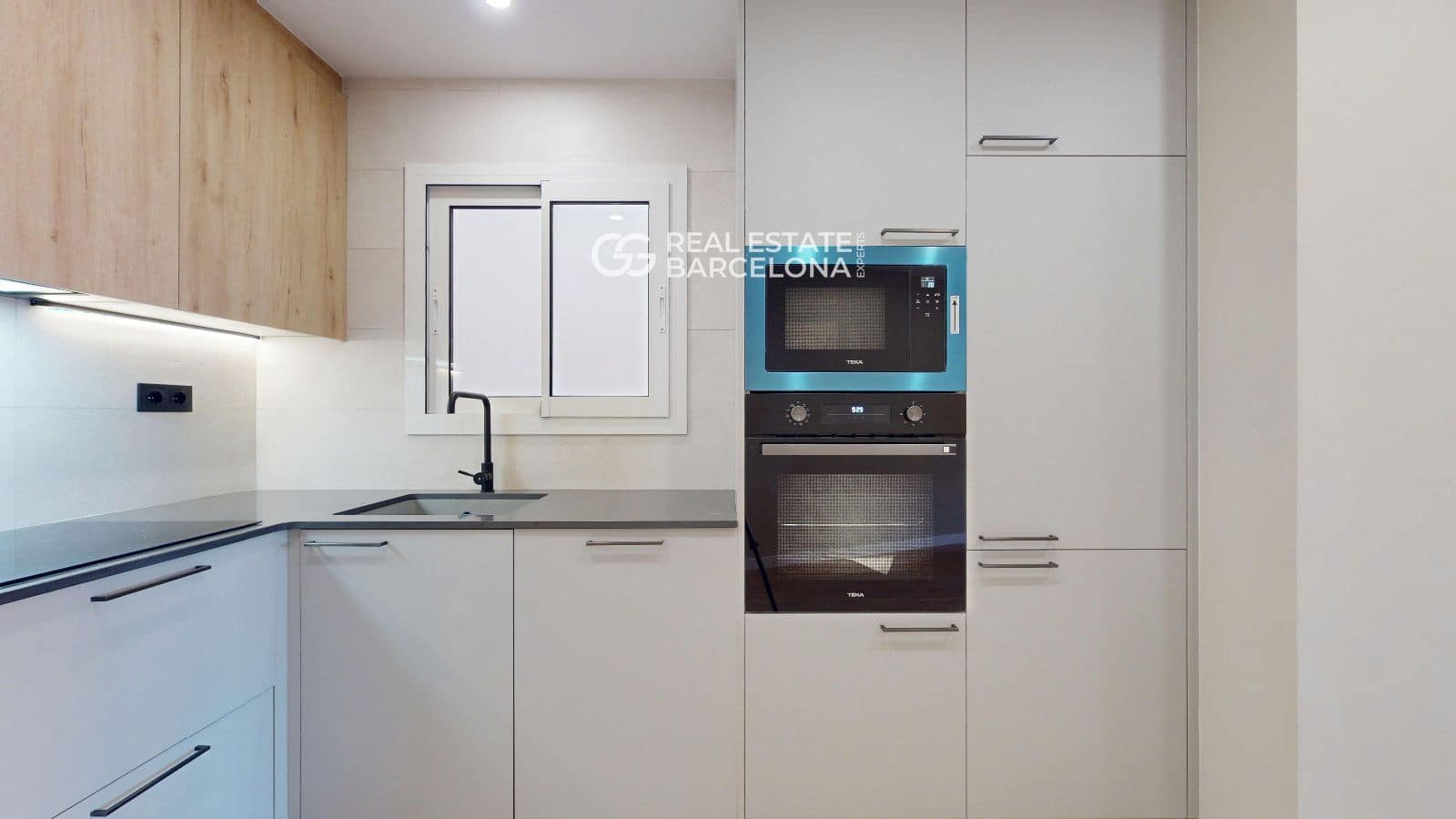 4 bedroom Flat for sale in Barcelona city - € 530,000 (Ref: 9482373)