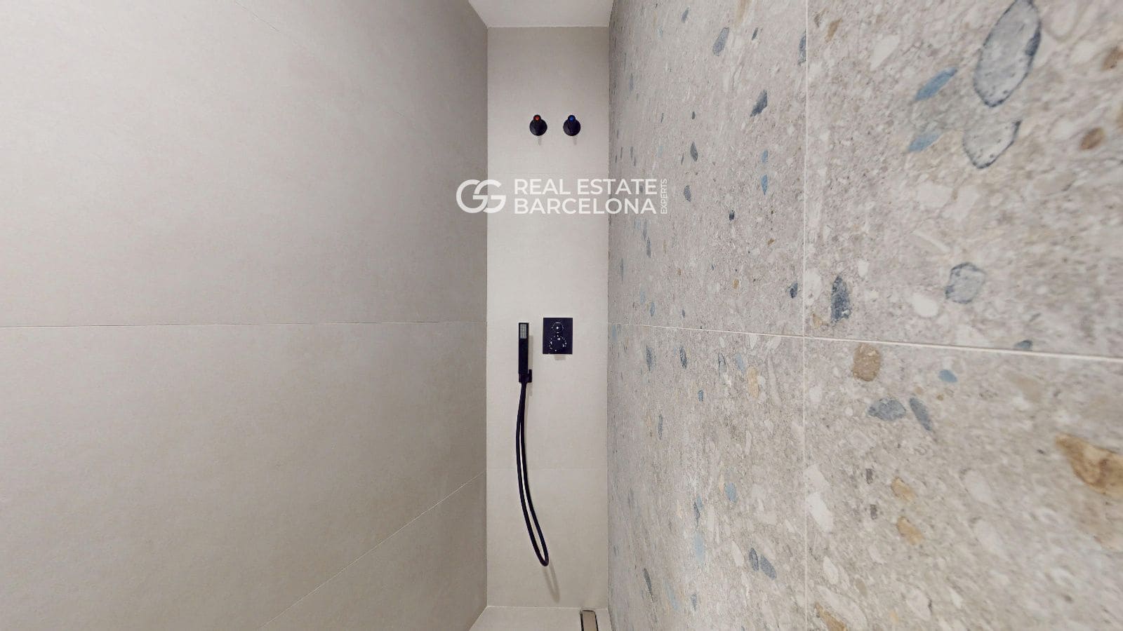 4 bedroom Flat for sale in Barcelona city - € 530,000 (Ref: 9482373)