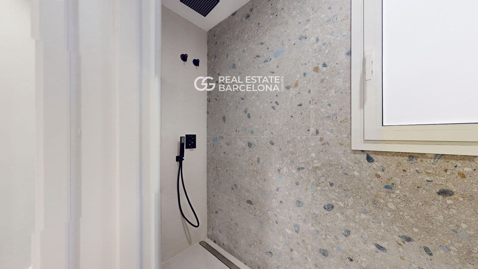 4 bedroom Flat for sale in Barcelona city - € 530,000 (Ref: 9482373)