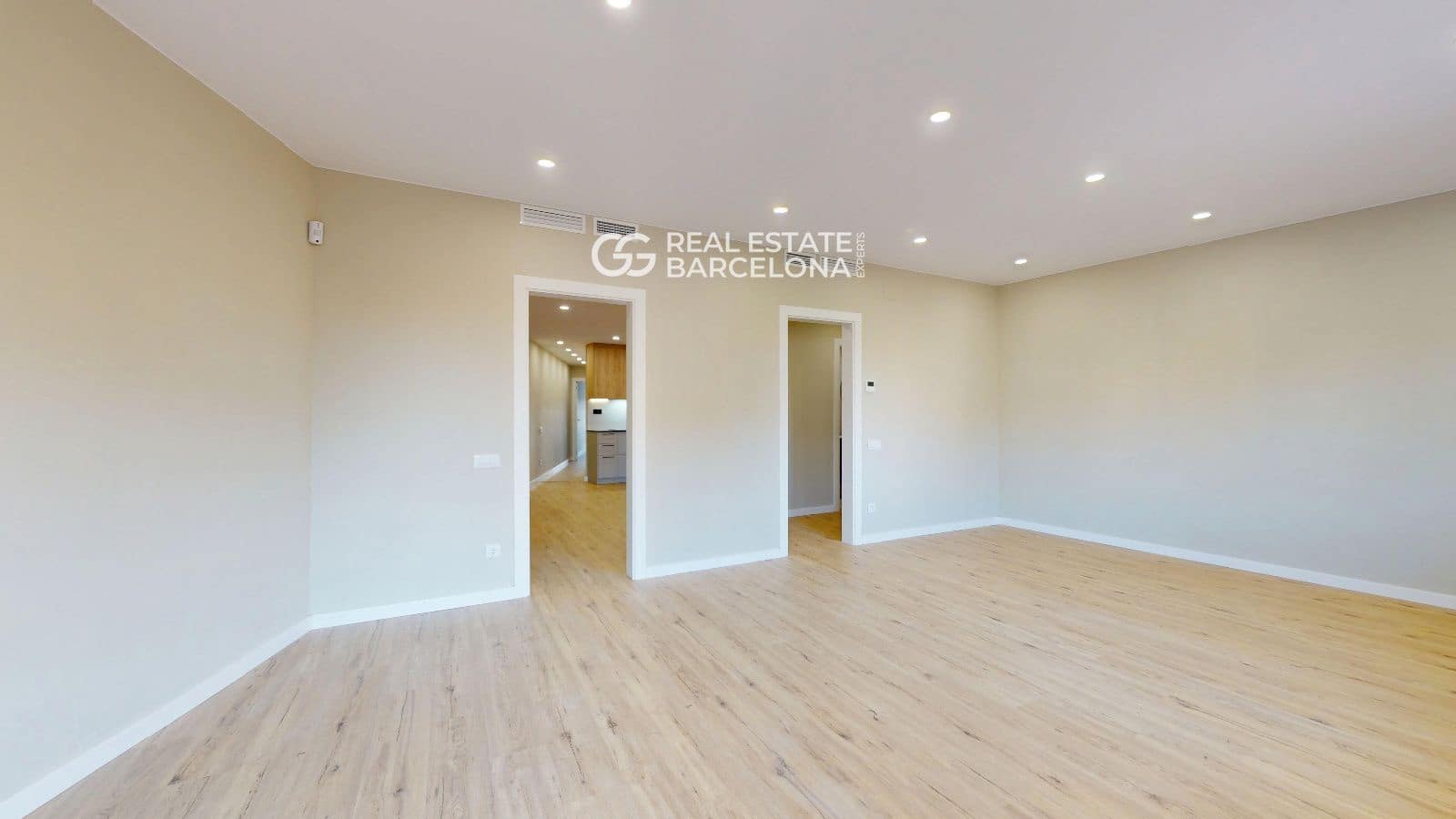 4 bedroom Flat for sale in Barcelona city - € 530,000 (Ref: 9482373)