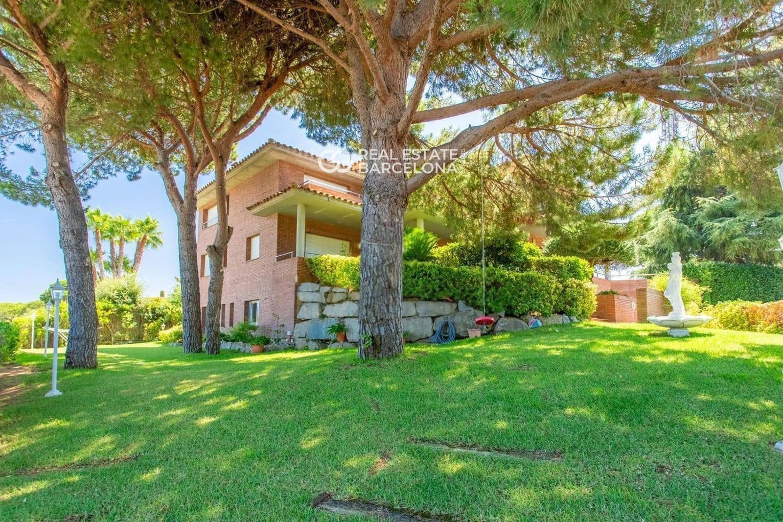 7 slaapkamer Villa te koop in Sant Andreu de Llavaneres met zwembad garage - € 1.800.000 (Ref: 9493947)