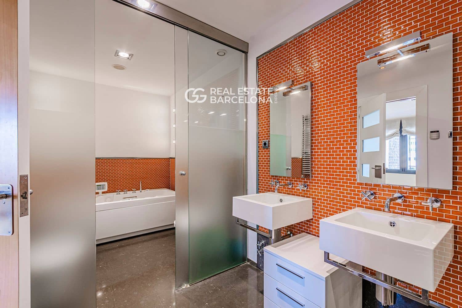 3 slaapkamer Flat te koop in Barcelona stad met garage - € 3.500.000 (Ref: 9511330)