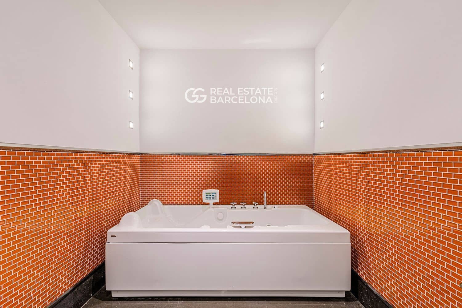 3 slaapkamer Flat te koop in Barcelona stad met garage - € 3.500.000 (Ref: 9511330)