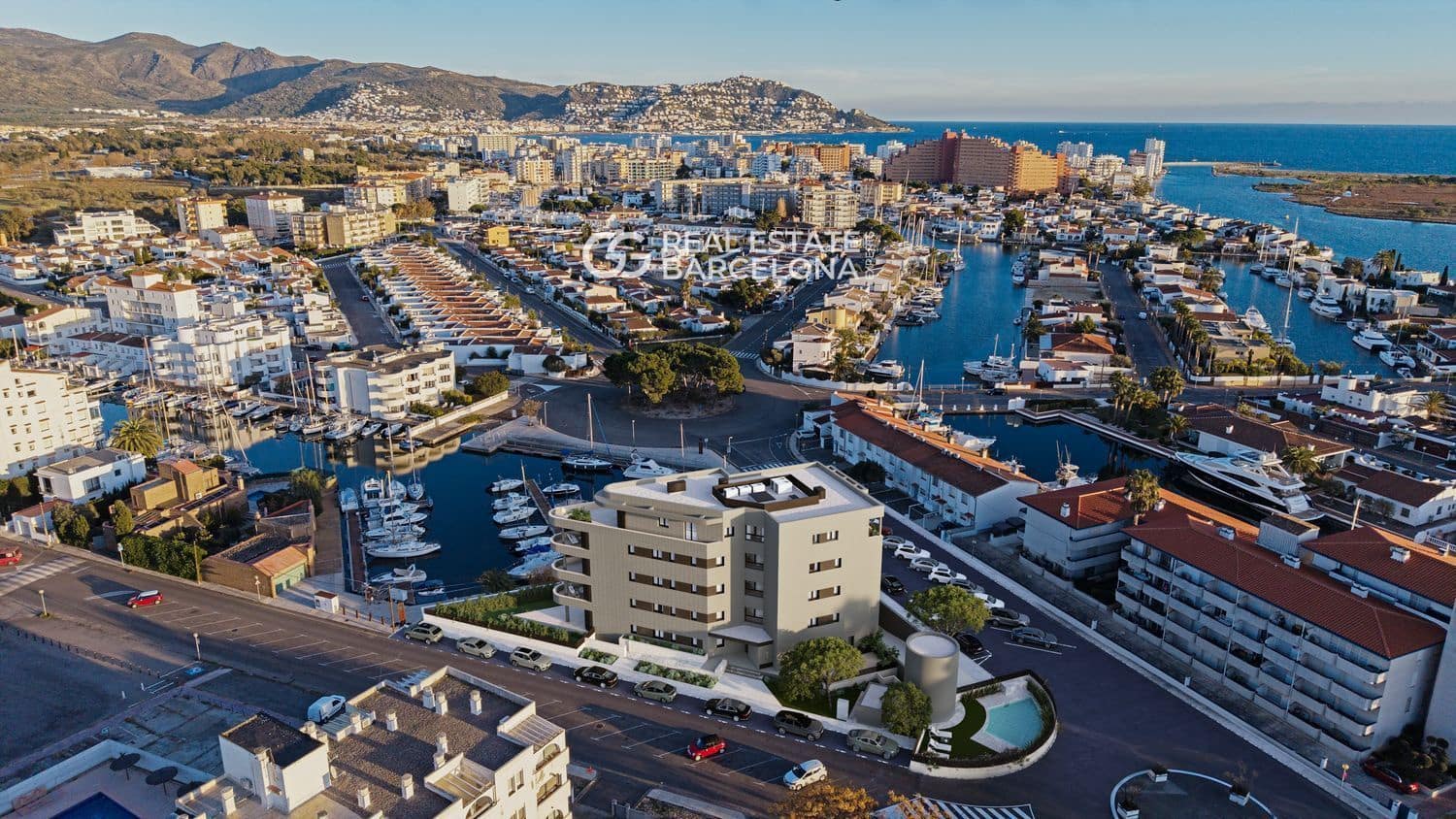 2 bedroom Flat for sale in Roses with pool - € 352,000 (Ref: 9544118)