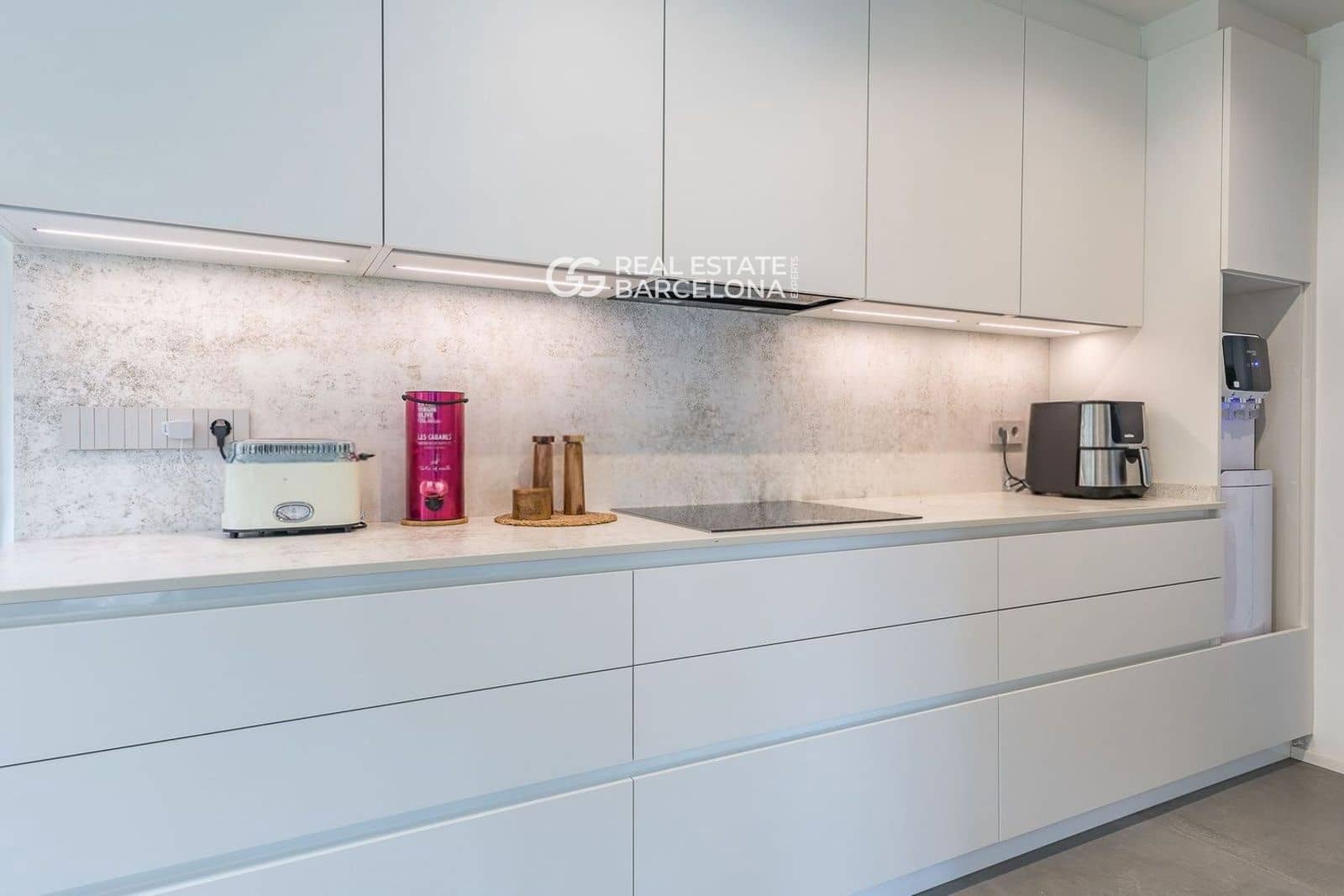 3 soveværelse Villa til salg i Gava med swimmingpool - € 1.280.000 (Ref: 9552691)