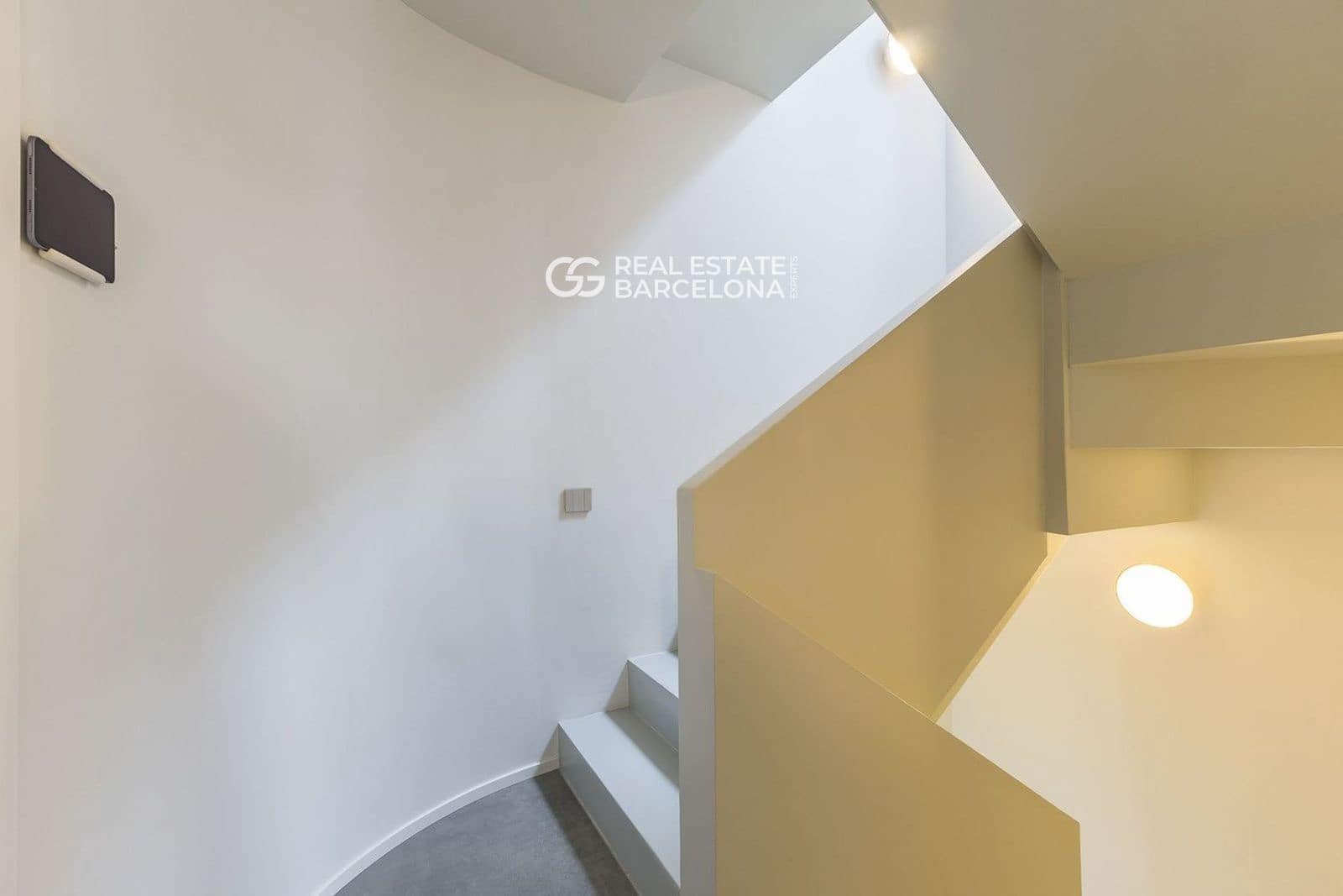 3 soveværelse Villa til salg i Gava med swimmingpool - € 1.280.000 (Ref: 9552691)