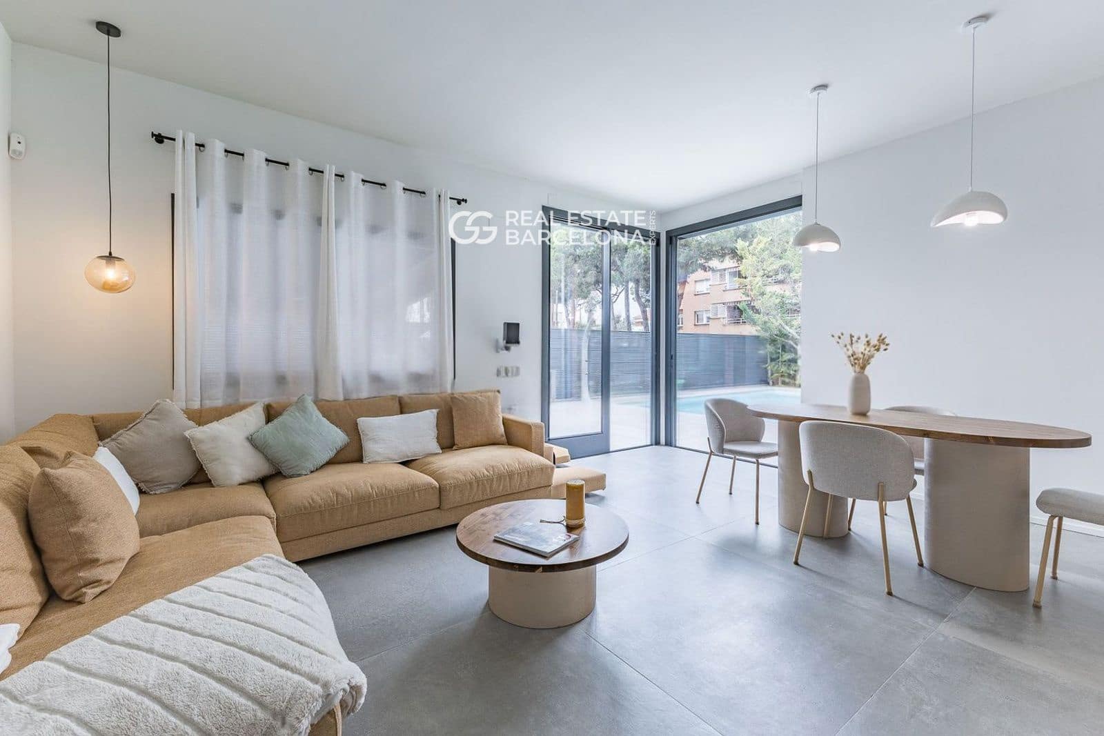 3 soveværelse Villa til salg i Gava med swimmingpool - € 1.280.000 (Ref: 9552691)