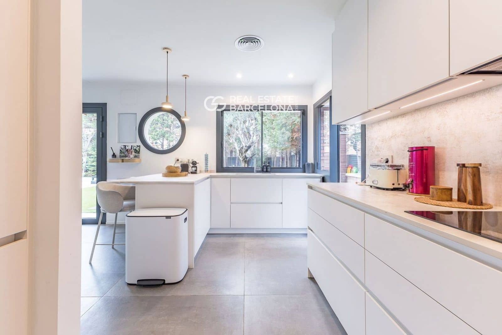 3 soveværelse Villa til salg i Gava med swimmingpool - € 1.280.000 (Ref: 9552691)