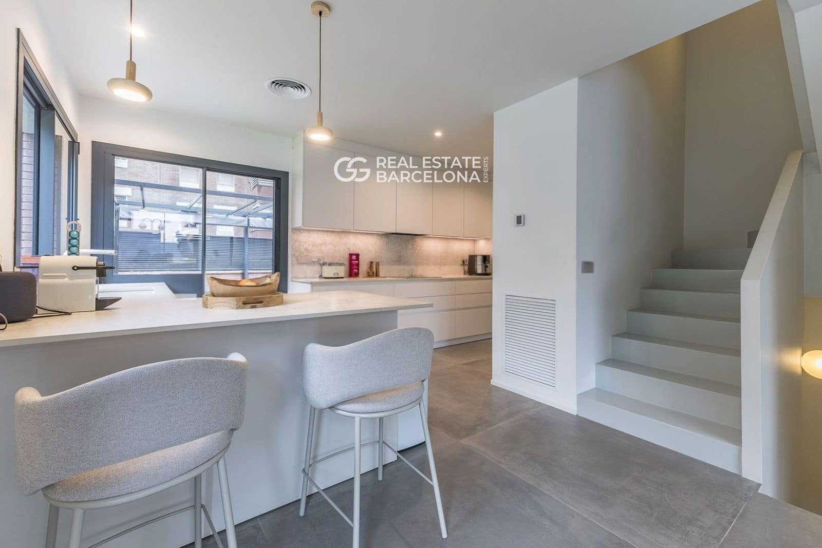 3 soveværelse Villa til salg i Gava med swimmingpool - € 1.280.000 (Ref: 9552691)