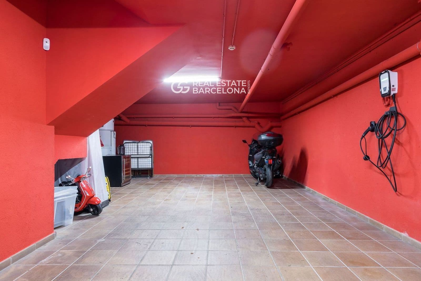 3 soveværelse Villa til salg i Gava med swimmingpool - € 1.280.000 (Ref: 9552691)