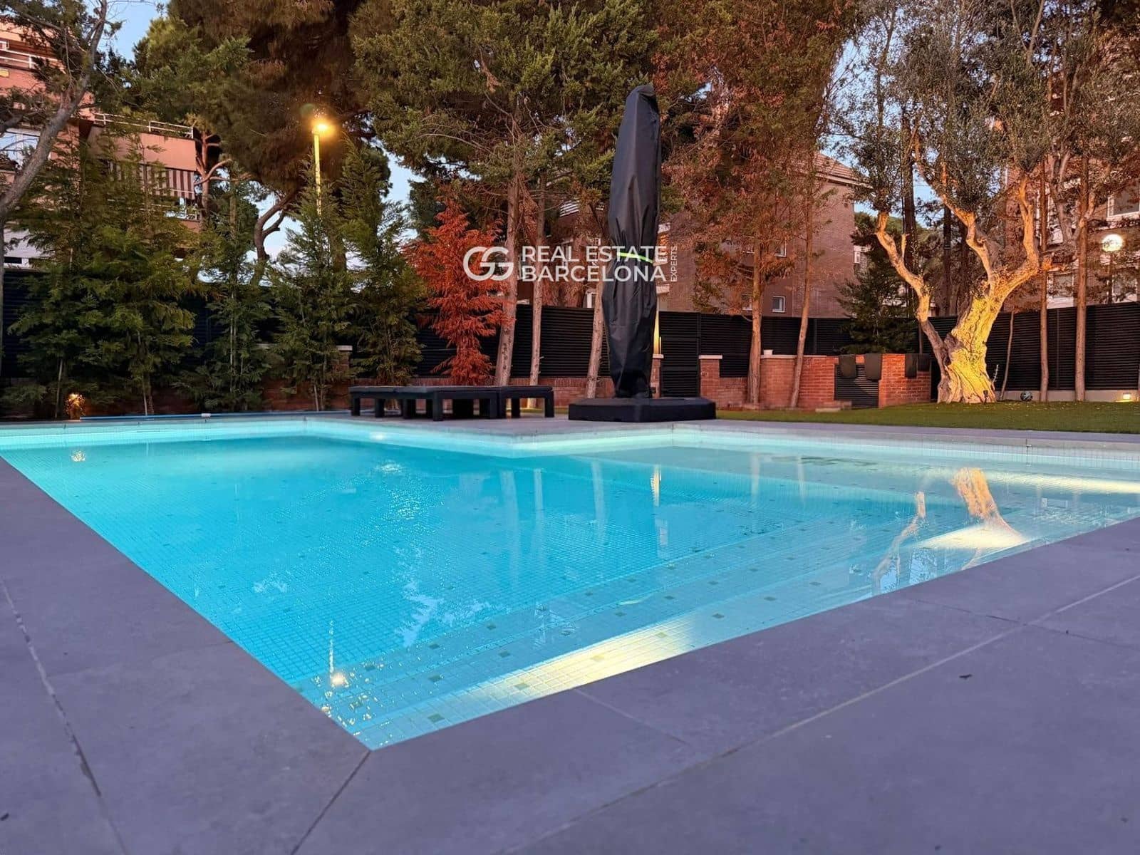 3 soveværelse Villa til salg i Gava med swimmingpool - € 1.280.000 (Ref: 9552691)