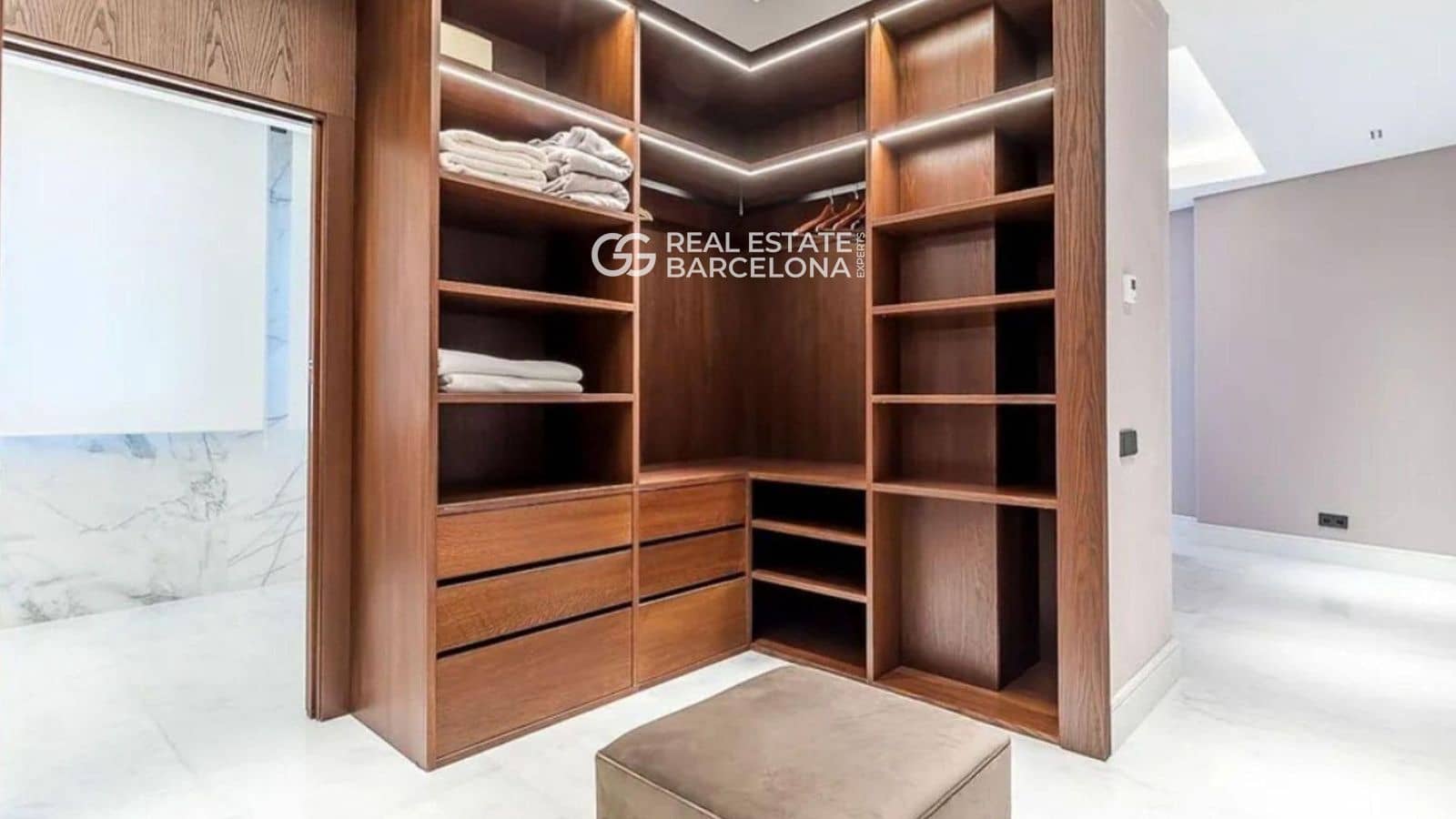 4 makuuhuone Asunto myytävänä paikassa Barcelona kaupunki mukana uima-altaan 
autotalli - 4 650 000 € (Ref: 9593054)