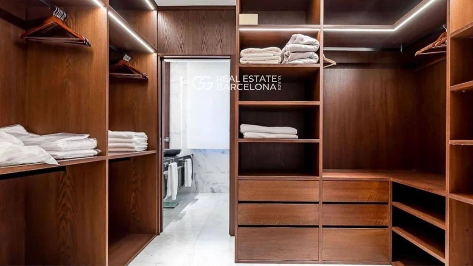 4 makuuhuone Asunto myytävänä paikassa Barcelona kaupunki mukana uima-altaan 
autotalli - 4 650 000 € (Ref: 9593054)