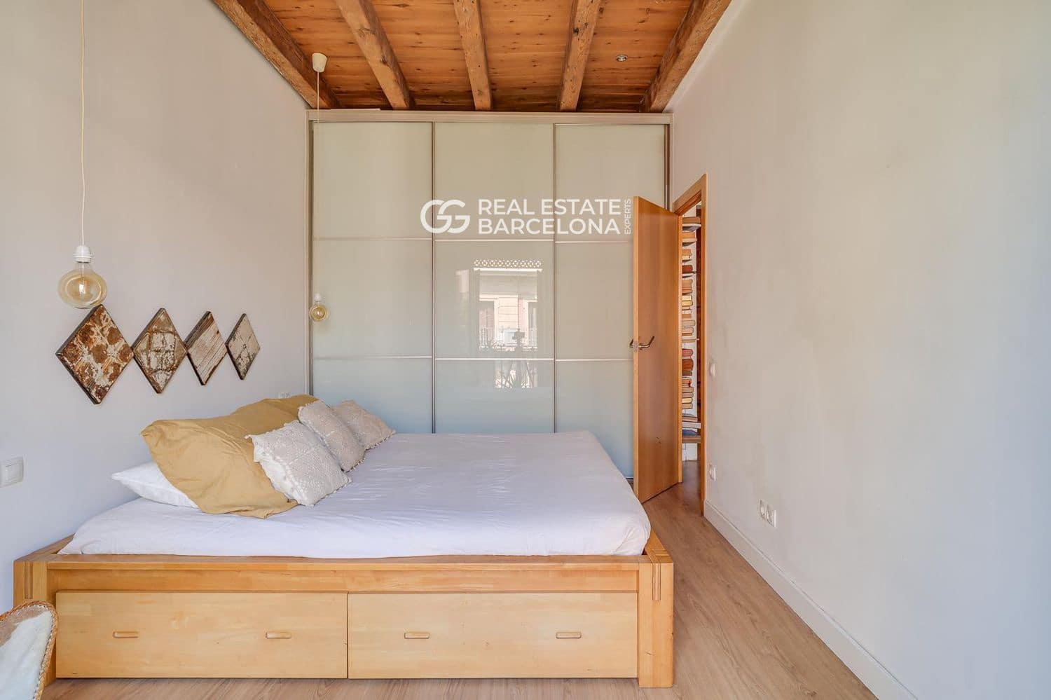 2 bedroom Penthouse for sale in Barcelona city - € 650,000 (Ref: 9665454)