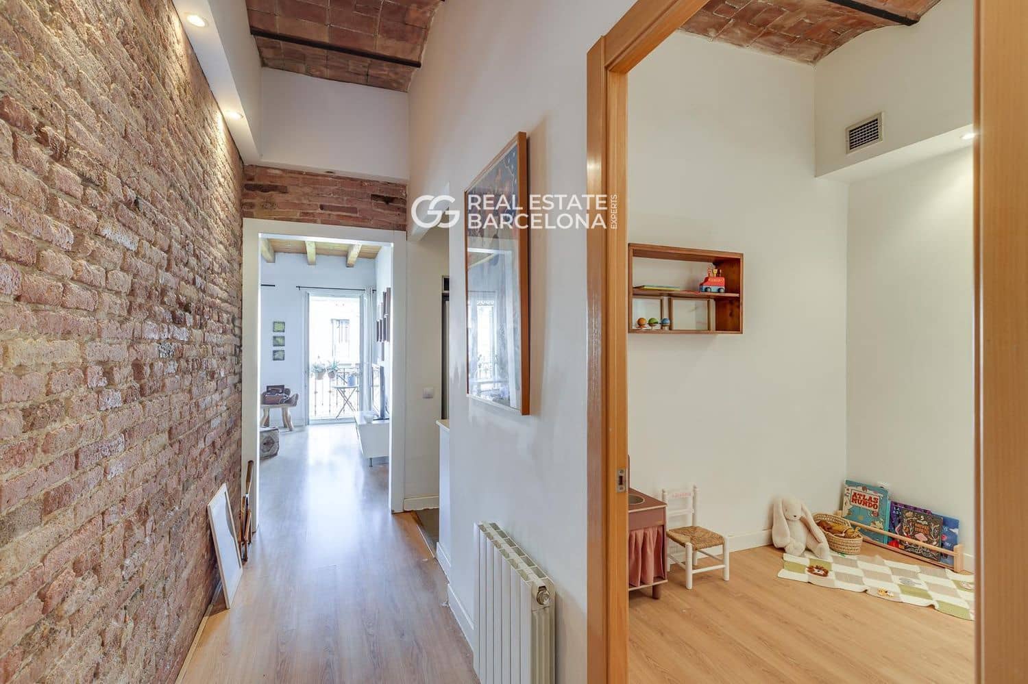 2 bedroom Penthouse for sale in Barcelona city - € 650,000 (Ref: 9665454)