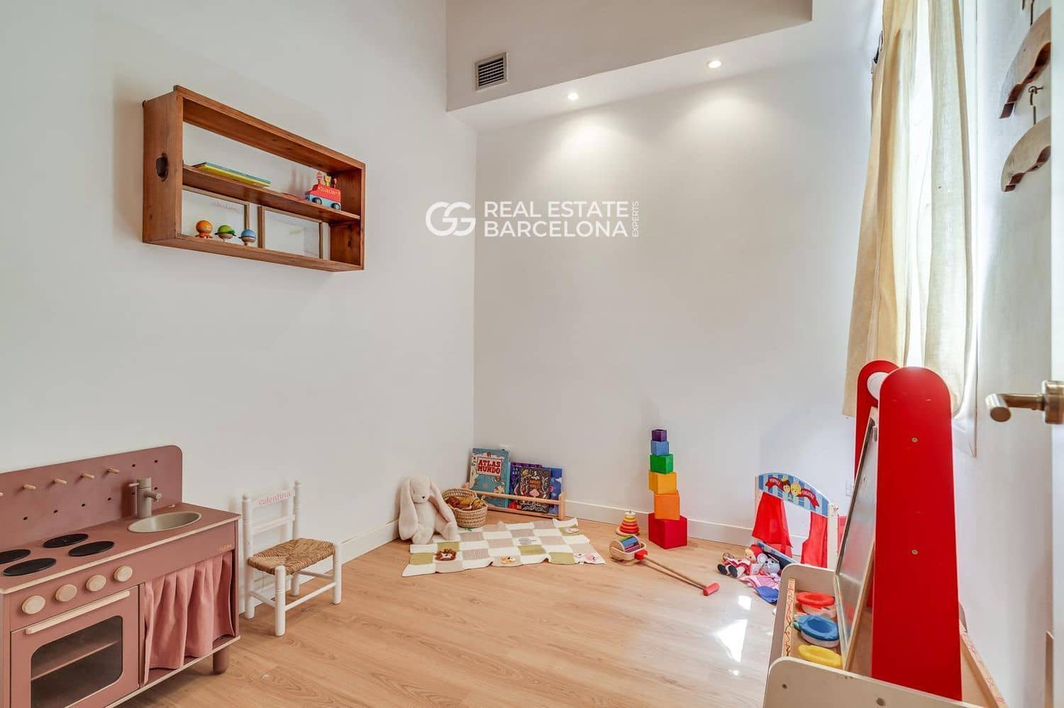 2 bedroom Penthouse for sale in Barcelona city - € 650,000 (Ref: 9665454)