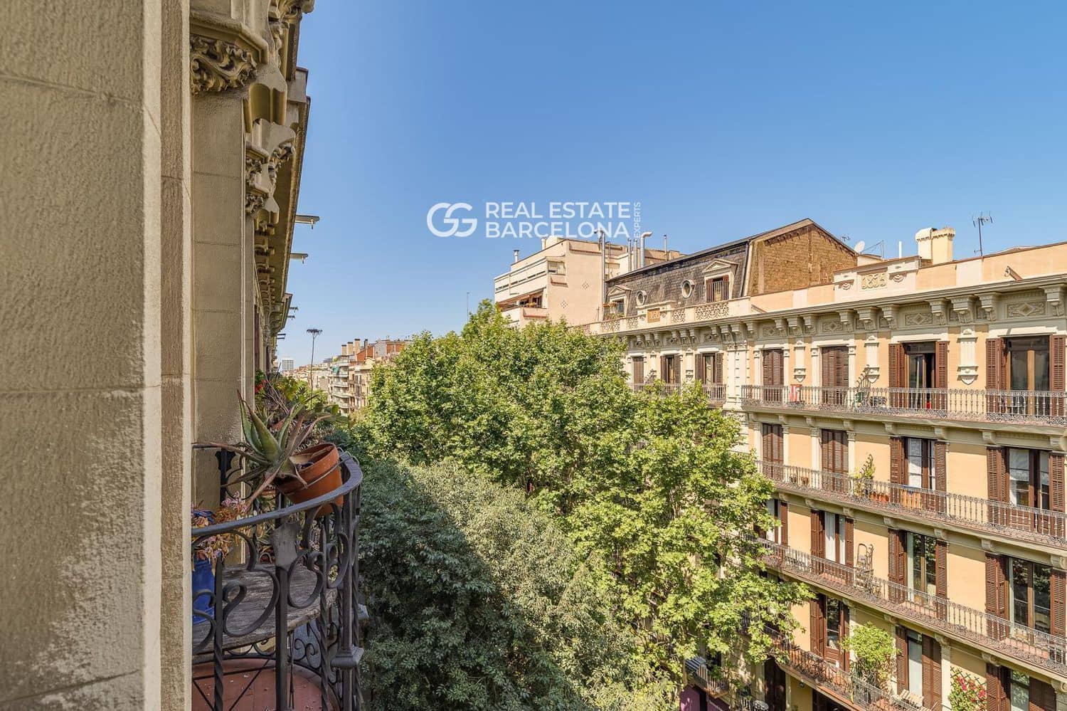 2 bedroom Penthouse for sale in Barcelona city - € 650,000 (Ref: 9665454)