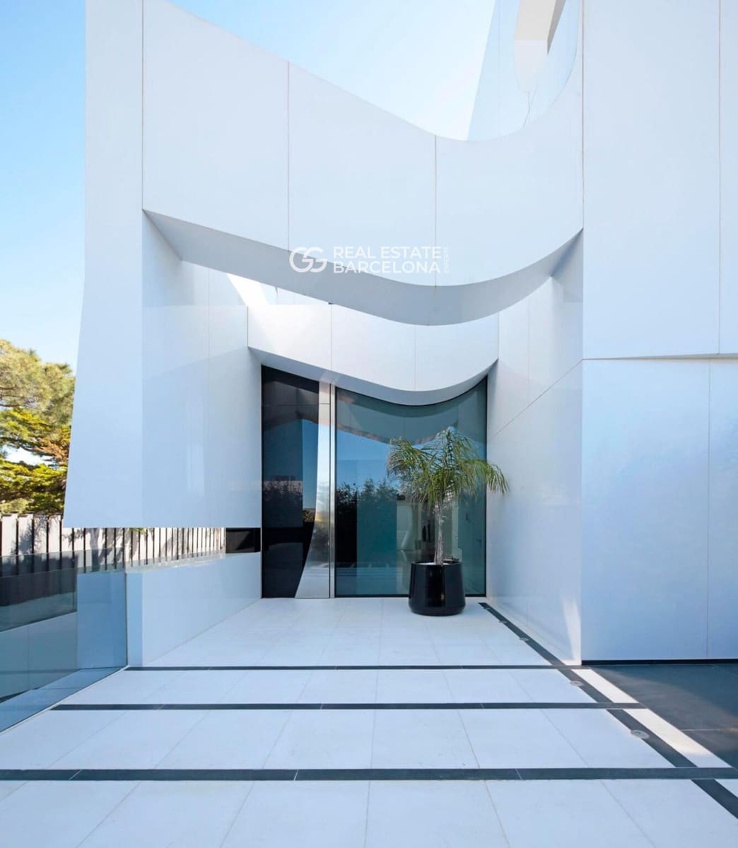 7 bedroom Villa for sale in Gava - € 14,000,000 (Ref: 9687443)