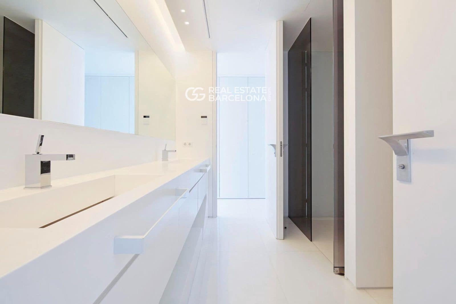 7 bedroom Villa for sale in Gava - € 14,000,000 (Ref: 9687443)