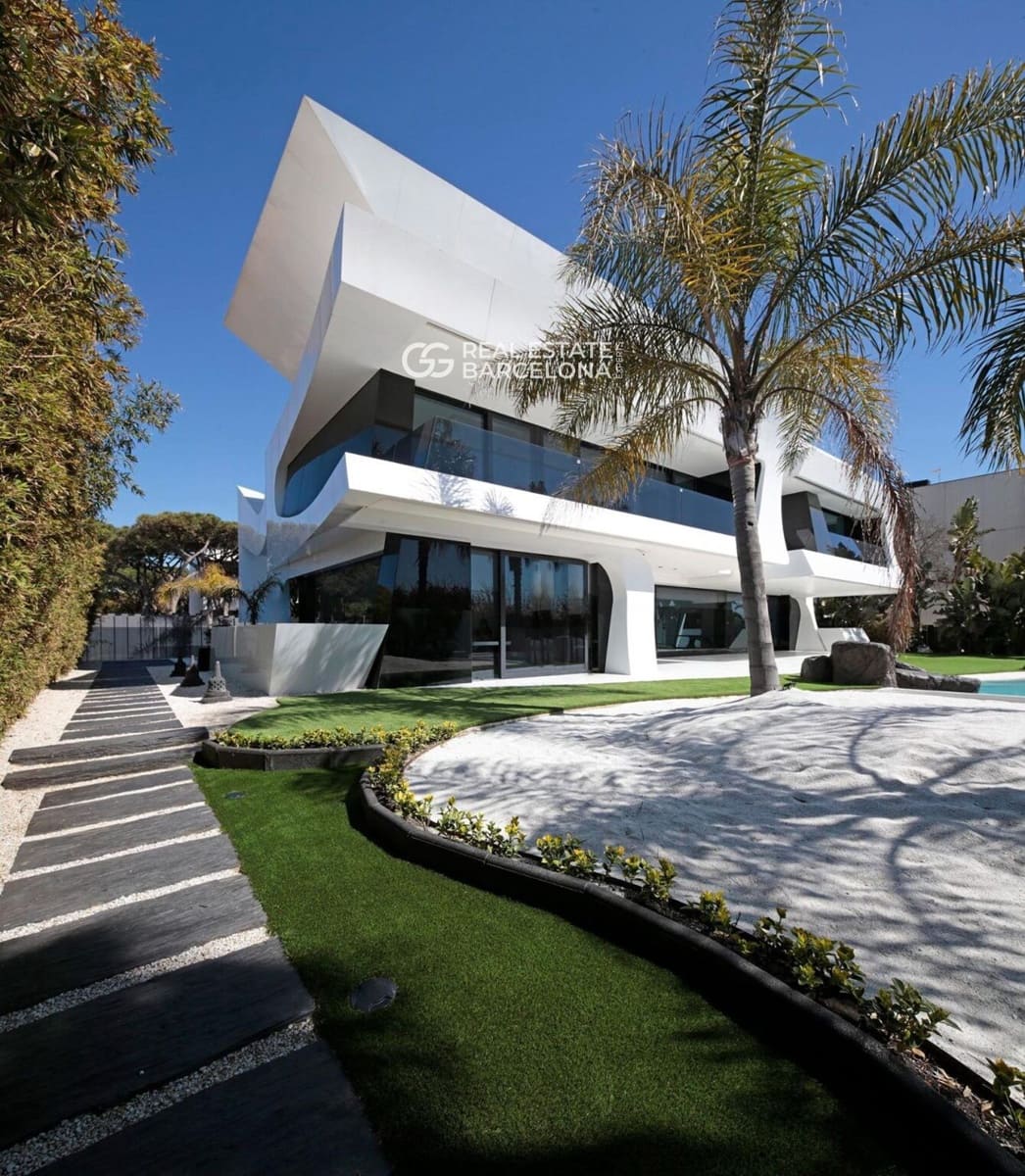 7 bedroom Villa for sale in Gava - € 14,000,000 (Ref: 9687443)