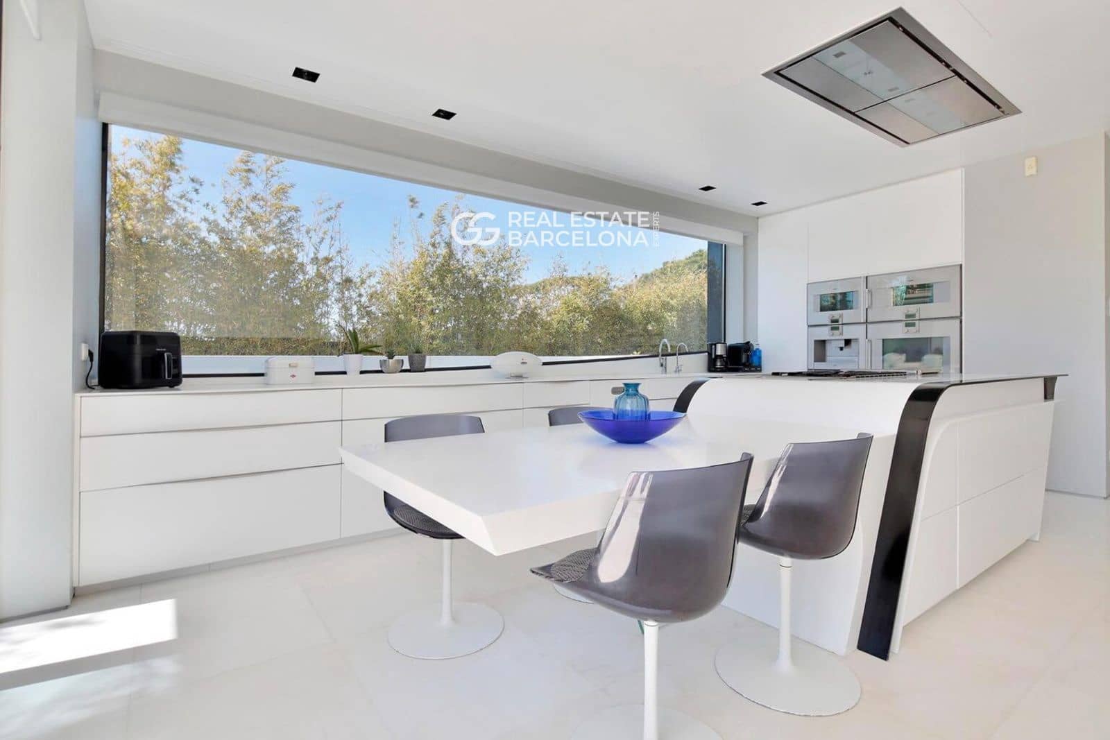 7 bedroom Villa for sale in Gava - € 14,000,000 (Ref: 9687443)