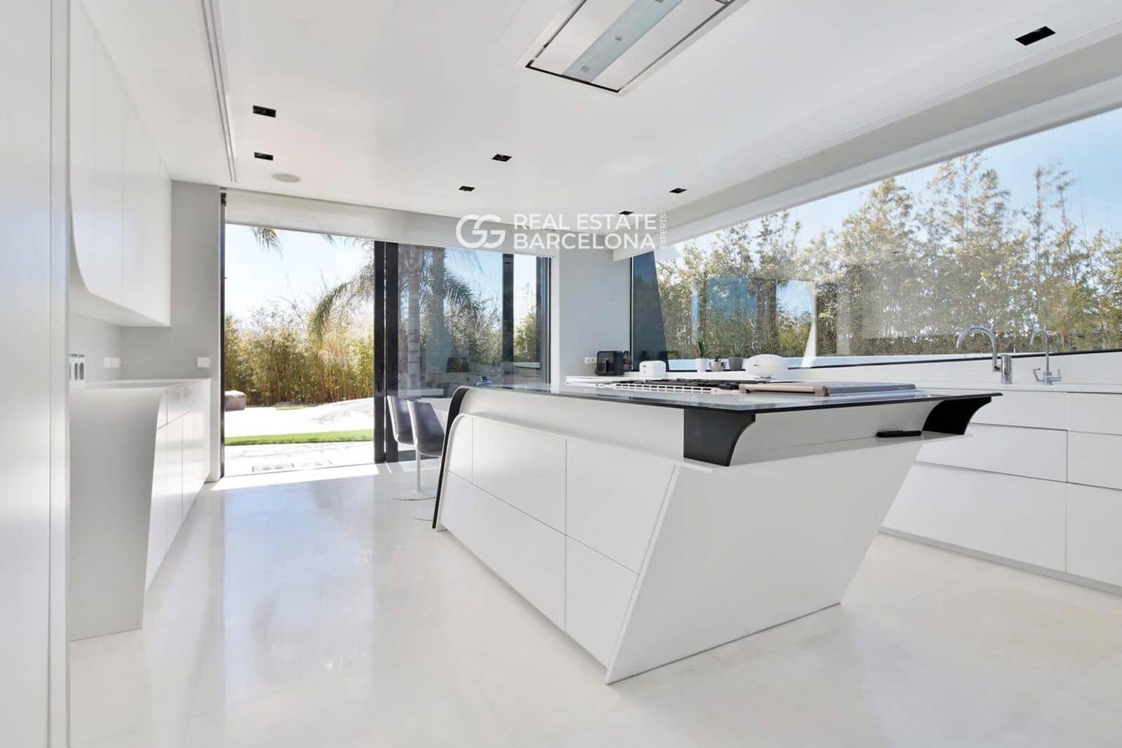 7 bedroom Villa for sale in Gava - € 14,000,000 (Ref: 9687443)