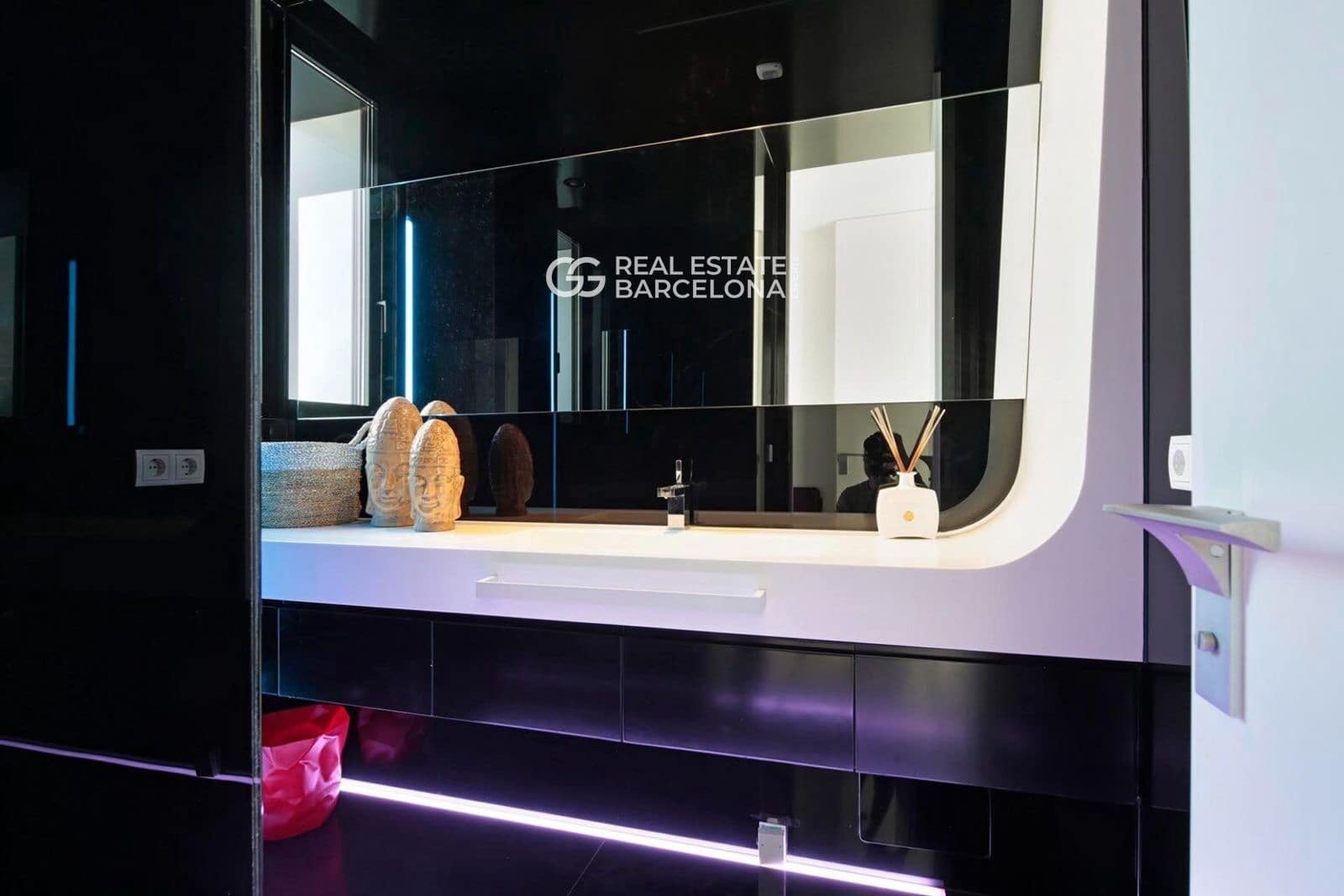 7 bedroom Villa for sale in Gava - € 14,000,000 (Ref: 9687443)