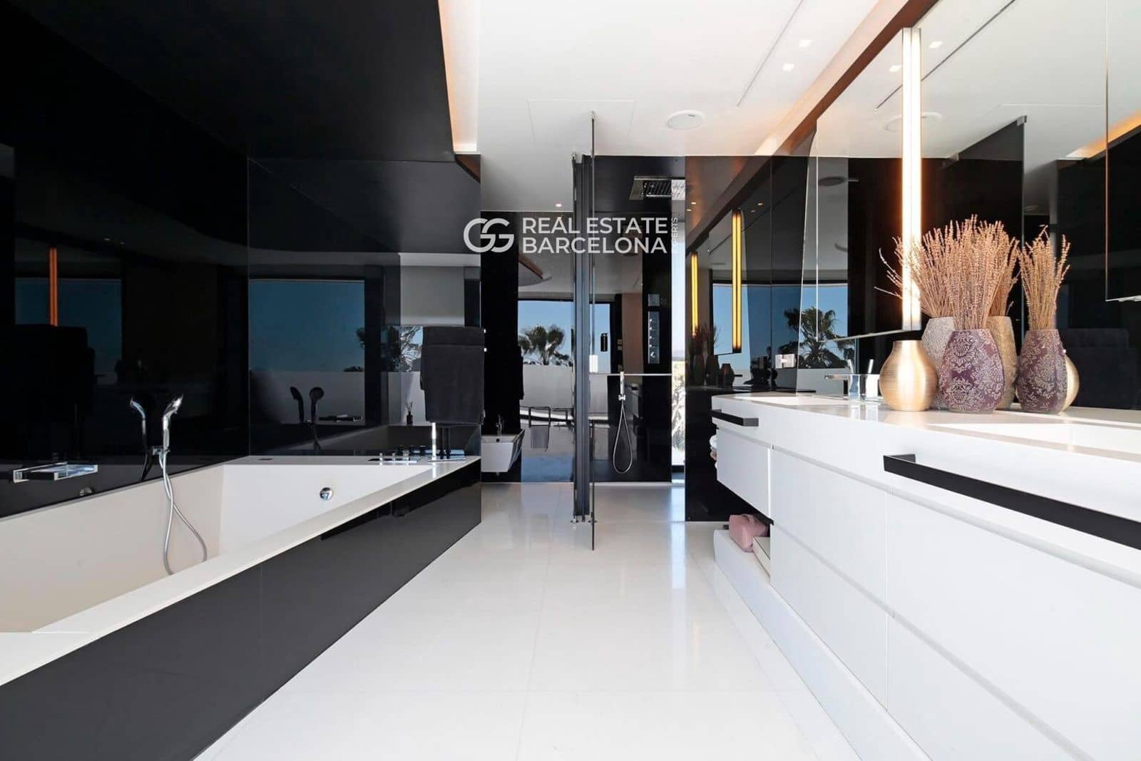 7 bedroom Villa for sale in Gava - € 14,000,000 (Ref: 9687443)