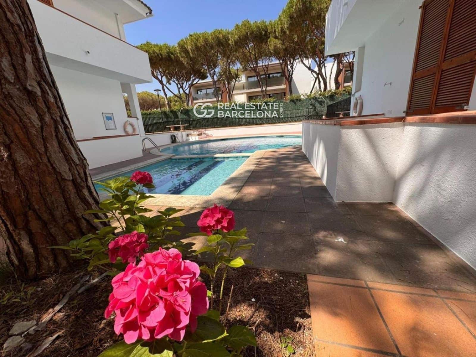 3 sypialnia Mieszkanie na sprzedaż w Platja d'Aro z basenem garażem - 470 000 € (Ref: 9687681)