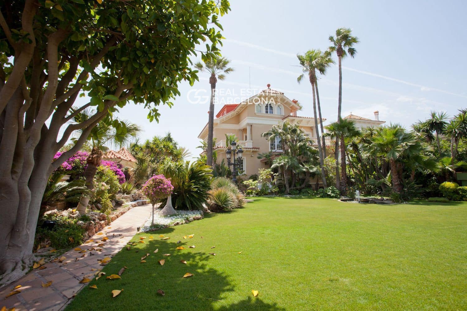 7 bedroom Villa for sale in Sitges with pool garage - € 11,900,000 (Ref: 9694519)