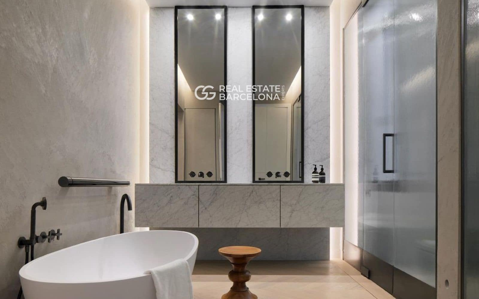 5 bedroom Flat for sale in Barcelona city - € 8,900,000 (Ref: 9696707)