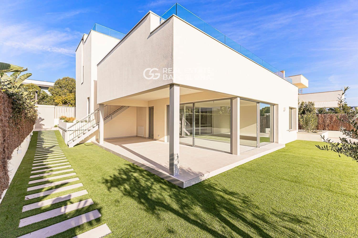 5 bedroom Villa for sale in Sitges with pool garage - € 2,840,000 (Ref: 9707774)