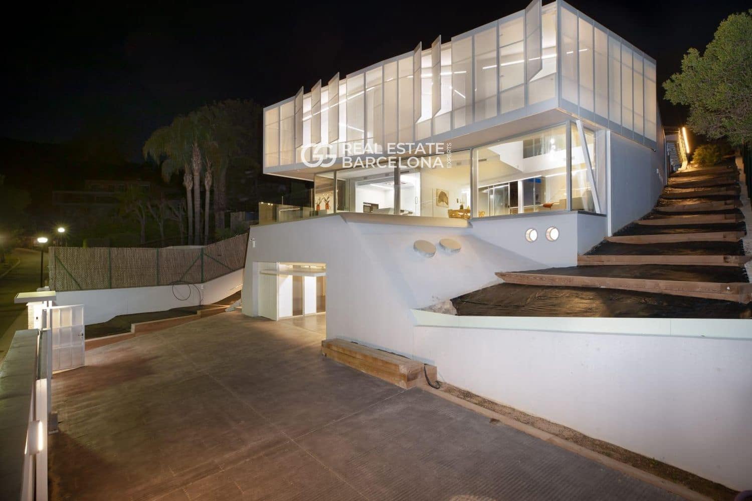 4 bedroom Villa for sale in Sitges with pool garage - € 2,800,000 (Ref: 9707776)