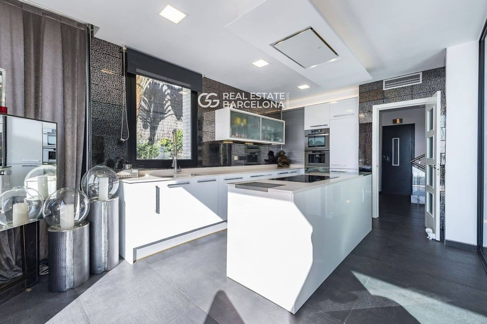 5 bedroom Villa for sale in Sitges with pool - € 1,348,000 (Ref: 9713582)