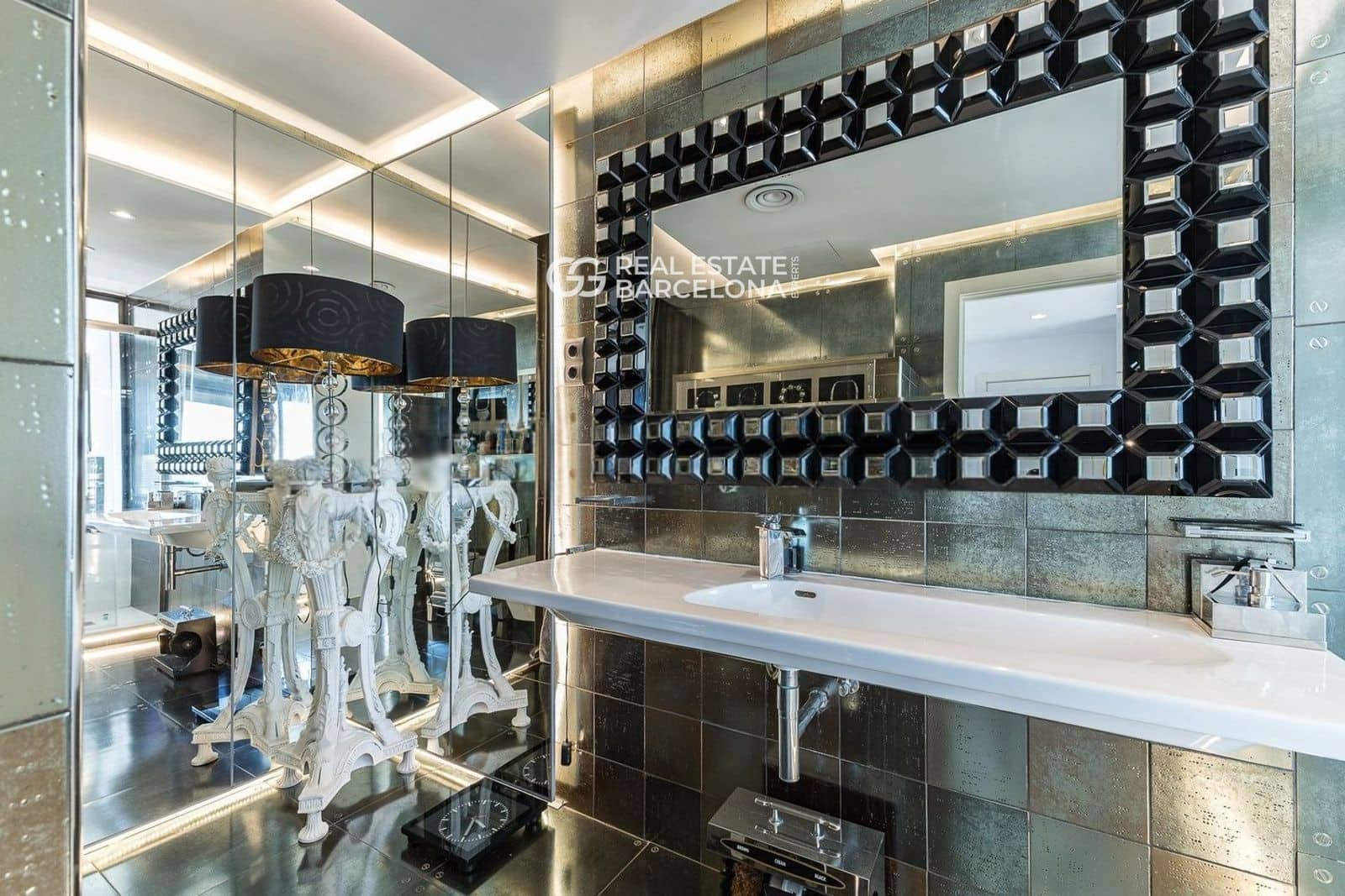 5 bedroom Villa for sale in Sitges with pool - € 1,348,000 (Ref: 9713582)