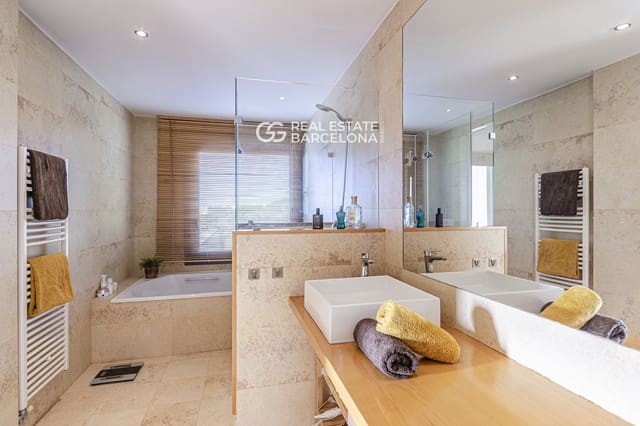 5 quarto Moradia para venda em Sitges com piscina garagem - 1 380 000 € (Ref: 9713583)