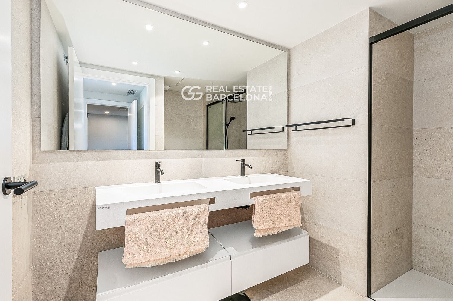 2 bedroom Penthouse for sale in Sitges with pool garage - € 1,390,000 (Ref: 9713584)