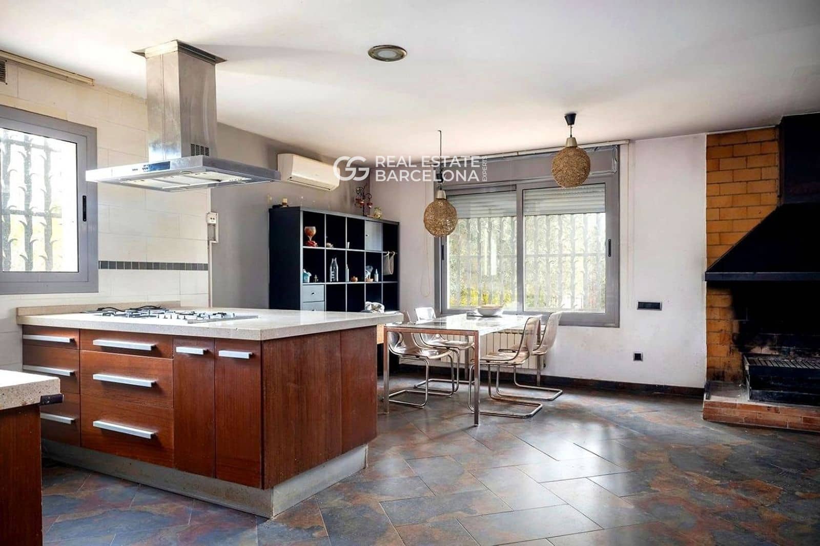 4 bedroom Villa for sale in Gava with pool garage - € 1,050,000 (Ref: 9720626)