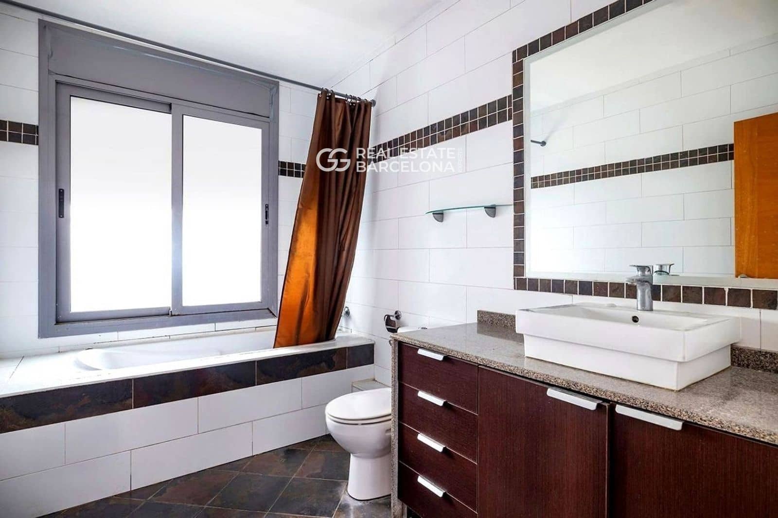 4 bedroom Villa for sale in Gava with pool garage - € 1,050,000 (Ref: 9720626)