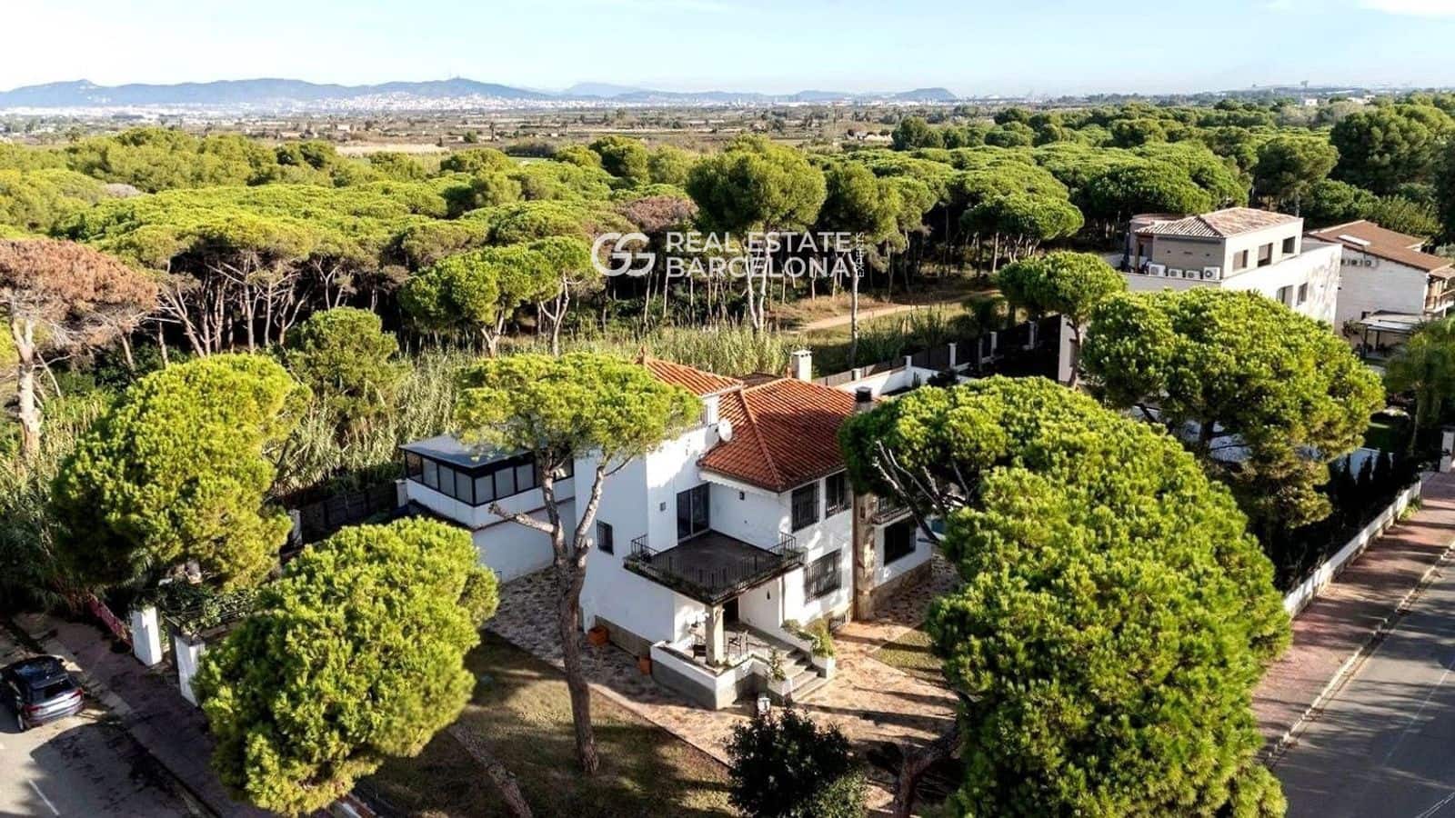 4 bedroom Villa for sale in Gava with pool garage - € 1,050,000 (Ref: 9720626)