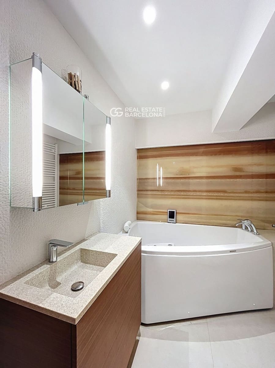 4 bedroom Flat for sale in Benidorm with pool garage - € 2,500,000 (Ref: 9720772)