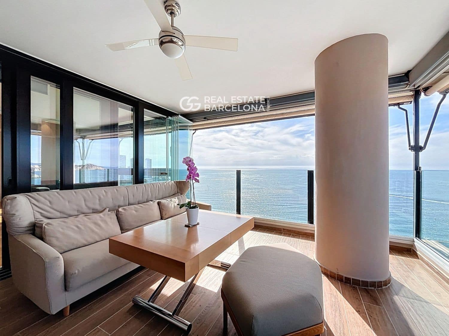 4 bedroom Flat for sale in Benidorm with pool garage - € 2,500,000 (Ref: 9720772)