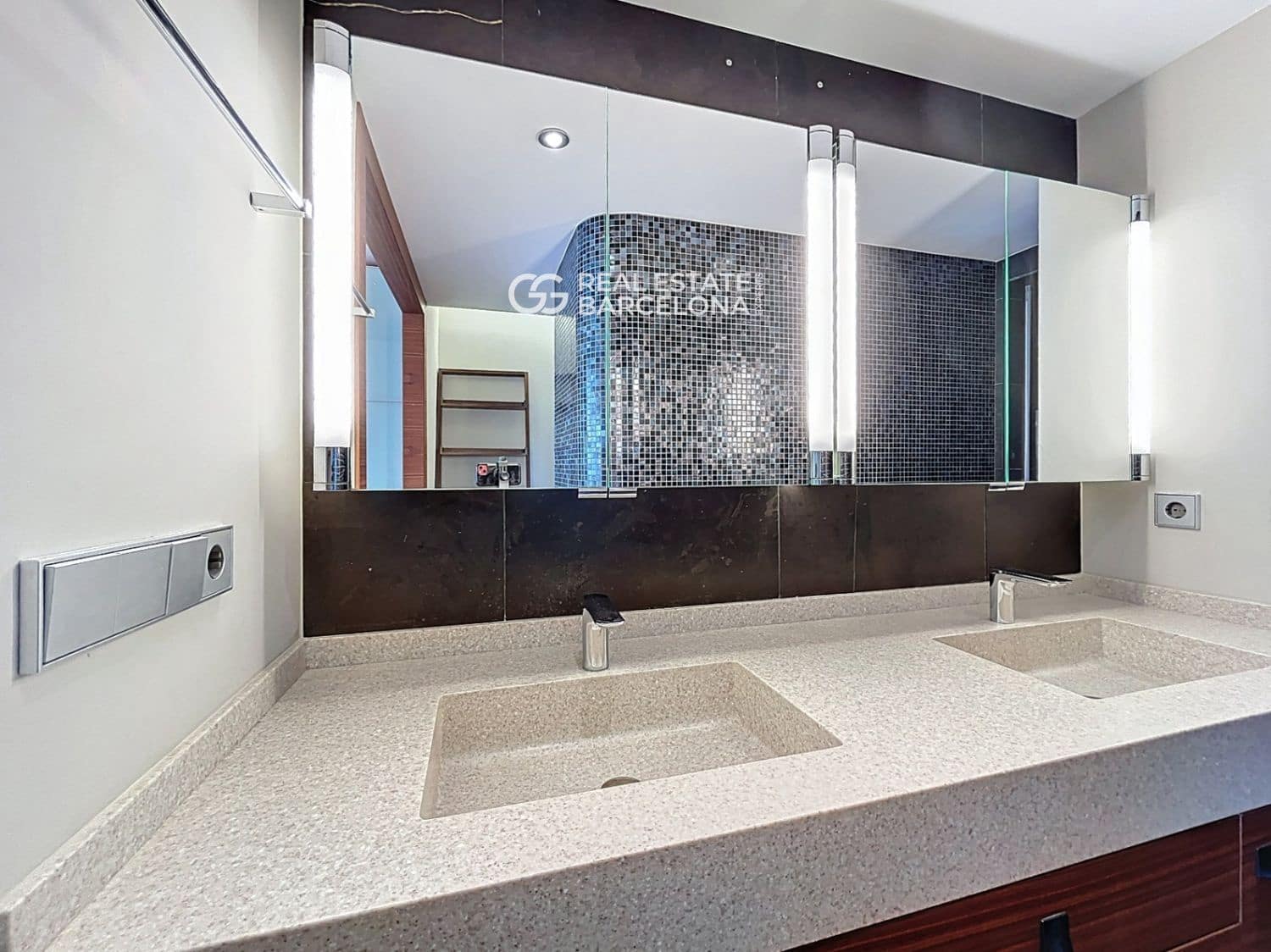 4 bedroom Flat for sale in Benidorm with pool garage - € 2,500,000 (Ref: 9720772)