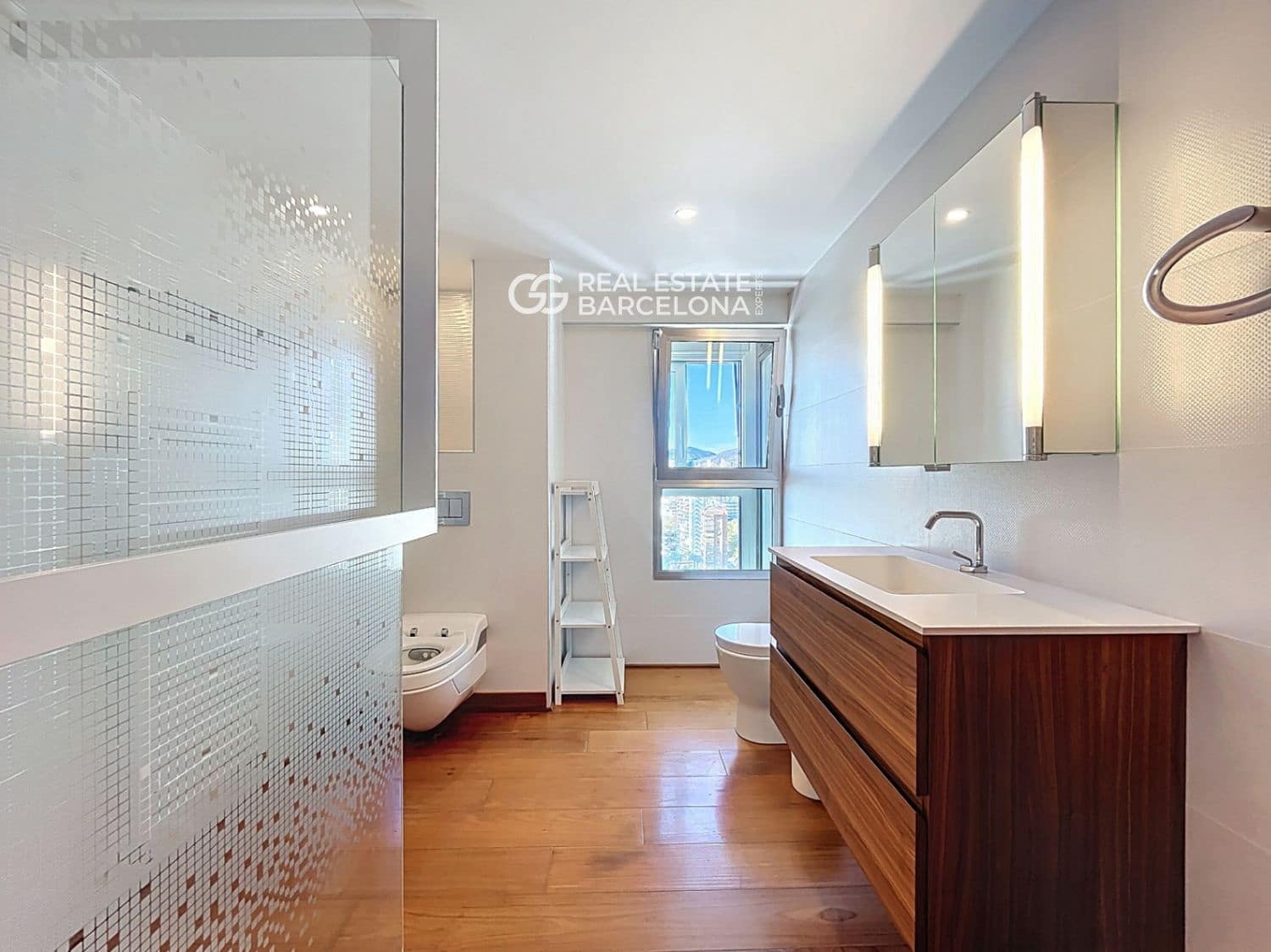 4 bedroom Flat for sale in Benidorm with pool garage - € 2,500,000 (Ref: 9720772)