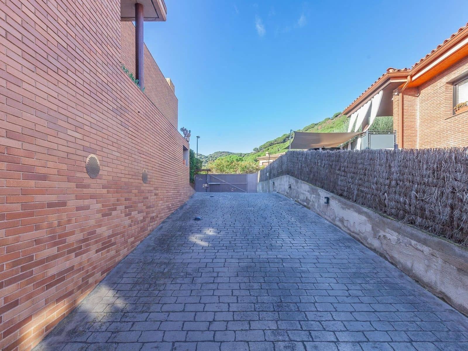 5 bedroom Villa for sale in Argentona with pool garage - € 875,000 (Ref: 9740231)