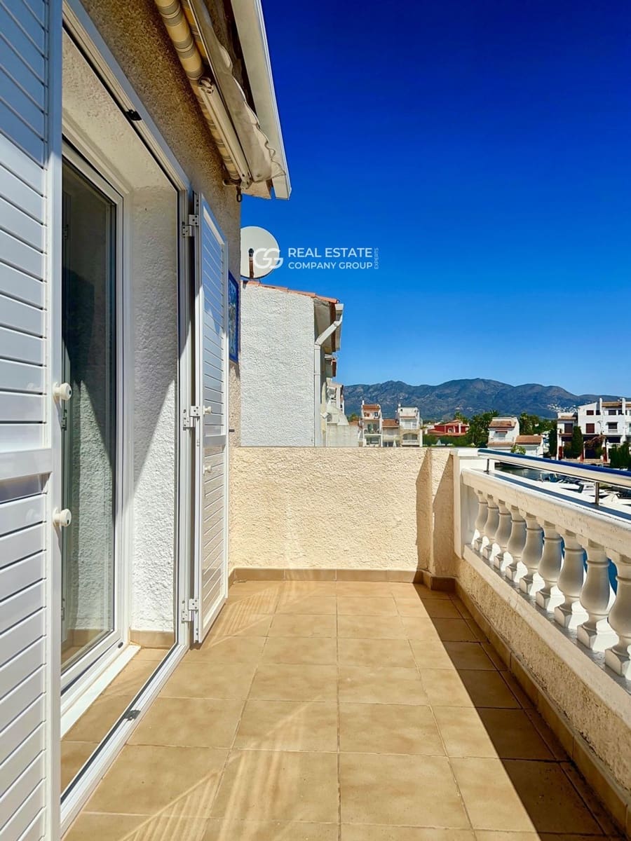 3 sypialnia Dom na sprzedaż w Empuriabrava z basenem garażem - 385 000 € (Ref: 9753384)