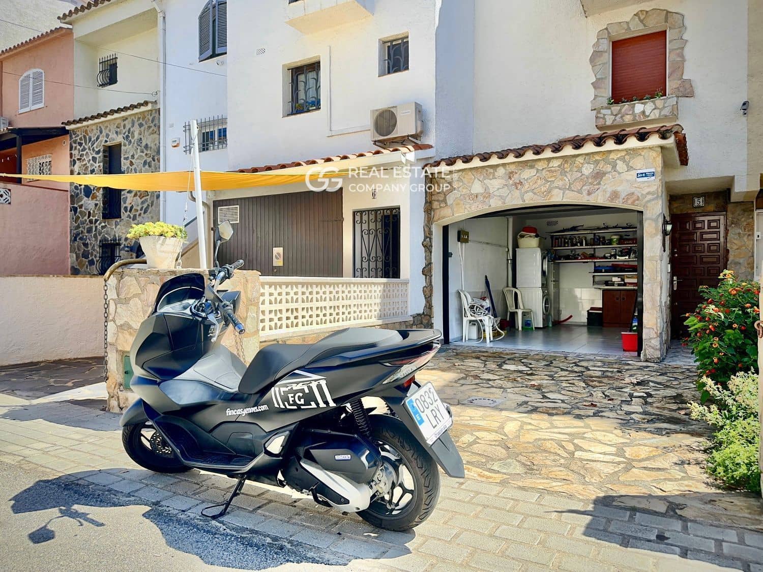 3 sypialnia Dom na sprzedaż w Empuriabrava z basenem garażem - 385 000 € (Ref: 9753384)