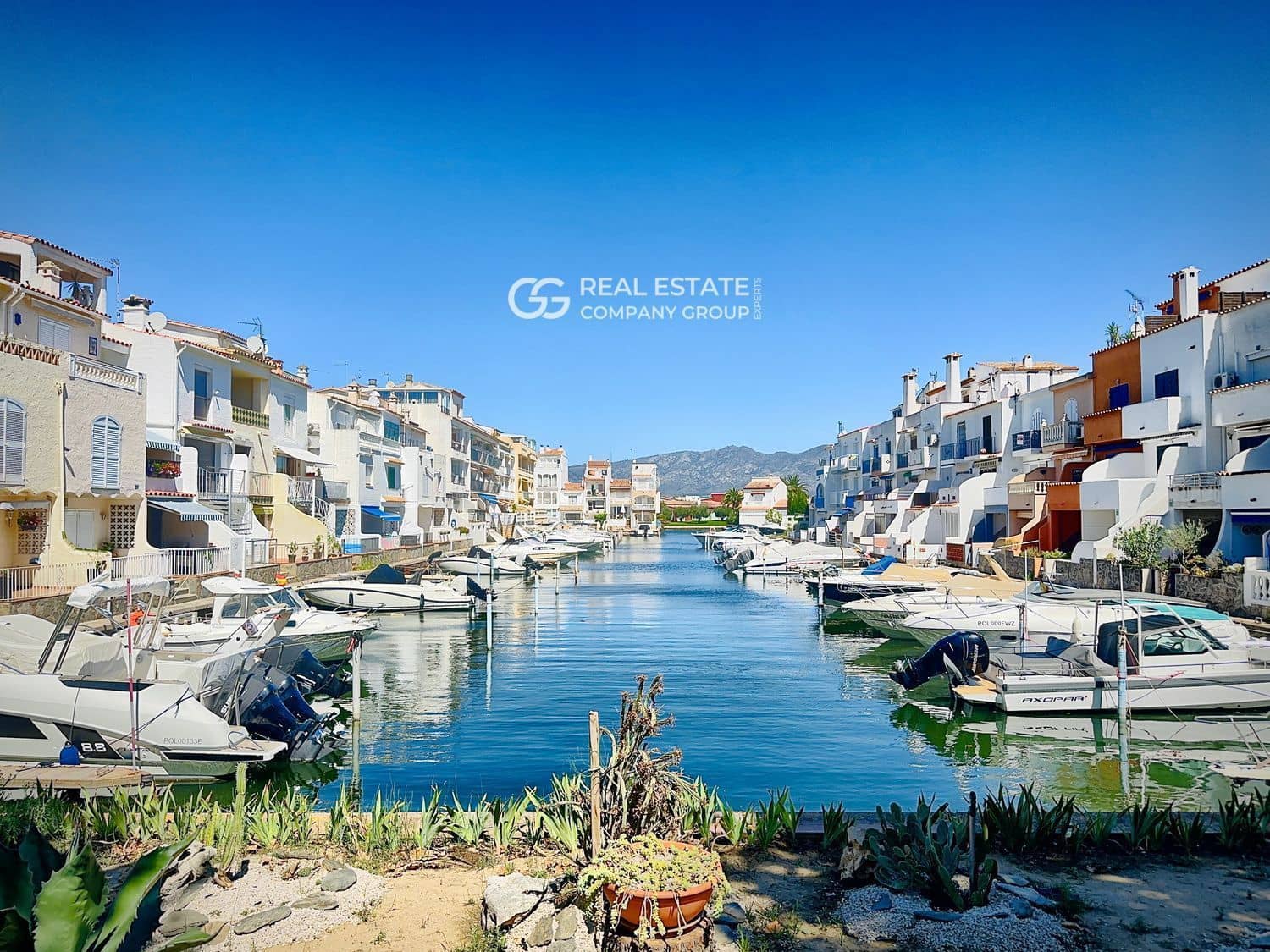 3 sypialnia Dom na sprzedaż w Empuriabrava z basenem garażem - 385 000 € (Ref: 9753384)