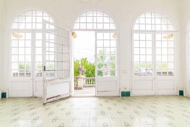 4 sypialnia Willa na sprzedaż w Caldes de Malavella z basenem garażem - 595 000 € (Ref: 9760956)