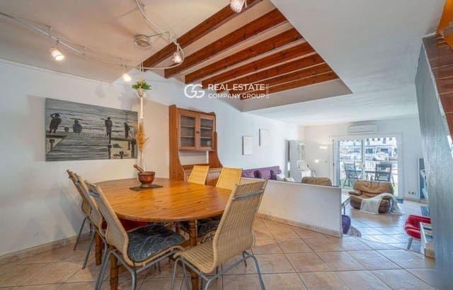 4 slaapkamer Villa te koop in Empuriabrava, Castelló d'Empúries met zwembad garage - € 455.000 (Ref: 9760957)